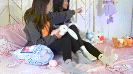 【物恋传媒】第1021期：闺蜜-AJ板鞋、棉袜、肉丝脚尖透明款、裸足封面图