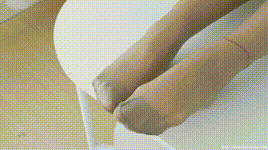 【物恋传媒】第2272期：岚岚-长靴、薄咖丝（脚尖加固款、仅在灰丝里打底）、薄灰丝（脚尖加固款）、两双丝袜叠穿模拟脚夹东西剧情封面图