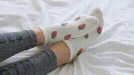 【物恋传媒】第2283期：泡泡-高跟长靴、卡通白棉袜、裸足封面图