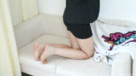 【物恋传媒】第2454期：小曦-两双高跟凉鞋、薄肉丝（脚尖微加固款）、薄黑丝（脚尖微加固款）、裸足（黄色美甲）、以坐姿翘二郎腿为主封面图