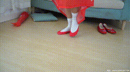 【物恋传媒】第2386期：岚岚-布鞋、短白丝（仅打底）、红色船袜（叠穿）、汉服、模仿舞步，脚玩伞柄剧情