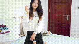 【物恋传媒】第2458期：小紫-运动鞋、白短棉袜、裸足（盲盒3）封面图