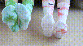 【物恋传媒】第2345期：茯苓恬恬-两双板鞋、红棉袜、绿棉袜、裸足封面图