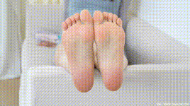 【物恋传媒】第2438期：小曦-两双高跟凉鞋、薄肉丝、薄黑丝、裸足封面图